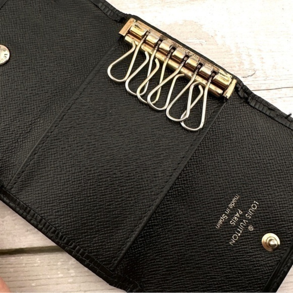 AUTHENTIC Louis Vuitton key holder. Previously owned. Color: Black. - Picture 14 of 14